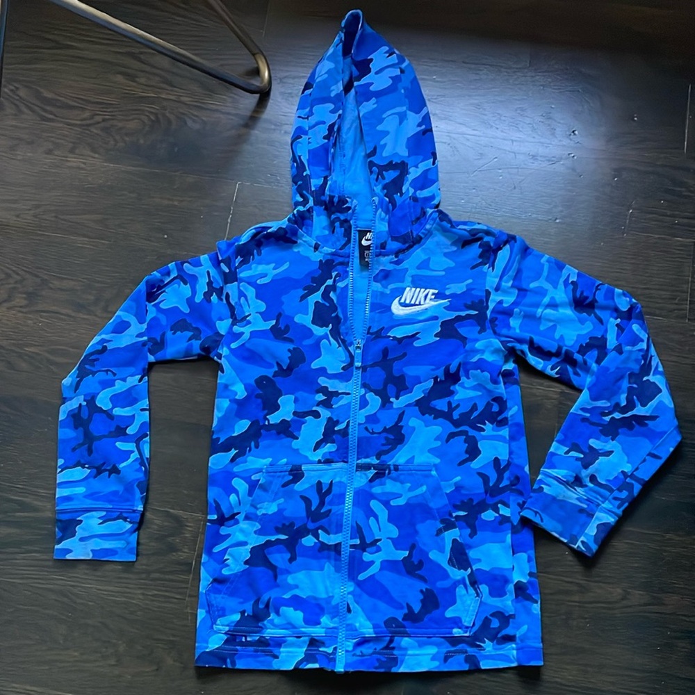 Nike boys hoodie jacket small